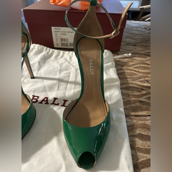 Beautiful peep toe Italian made heels. - Picture 6 of 6